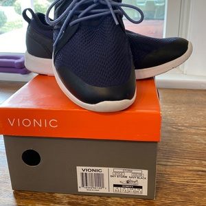 Bionic two-tone Light weight slip on sneakers with layered mesh uppers